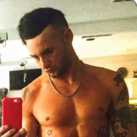 Vyměnil řadu účesů.