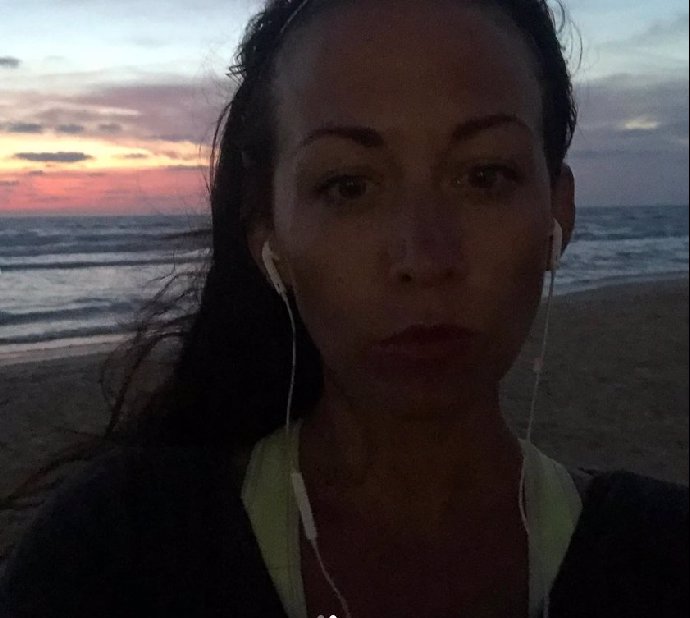 FOTO: Agáta vypadá smutně. – stránka 3645