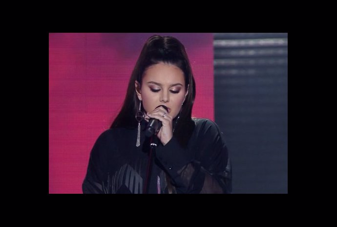 FOTO: Ewa Farna by si měla najít dietologa. – stránka 923