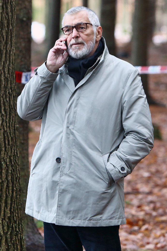 FOTO: Jiří Bartoška hraje Jana Kolumného v Mordpartě. – stránka 948
