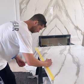 Majk se do zařizování bydlení rád zapojil