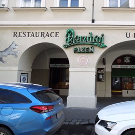 V pražské restauraci U Dvou koček tehdy netušili, že se k nim vetřel falešný vrchní.