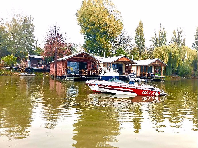 FOTO: Majitelé houseboatu zažívají krušné časy. – stránka 492