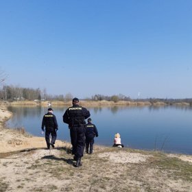 Lidé se šli "vyvětrat" k rybníkům, a to včetně nudistů.