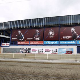 Vlasta Burian byl také brankář pražské Sparty.