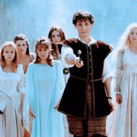 Chybou v pohádce je například to, že v záběrech z jeskyně, kde děti sbírají perly, je jasně vidět, že jde lidem pára od pusy, což je pod vodou nelogické.