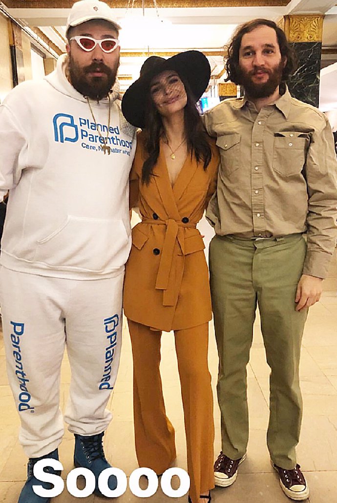 Foto k tématu Emily Ratajkowski – stránka 124