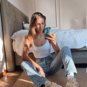 Nicole Poturalski sice randí s Bradem, je ale stále vdaná.