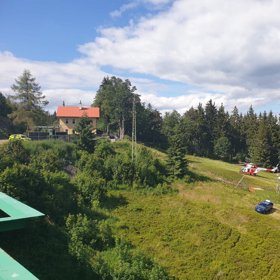 K obřímu neštěstí vyrazil i vrtulník.