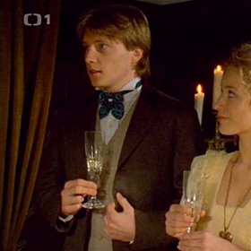 Její přátelé a známí vyjadřují smutek.