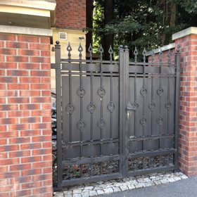 Materiál, ze kterého je stavba postavena, je prvotřídní.