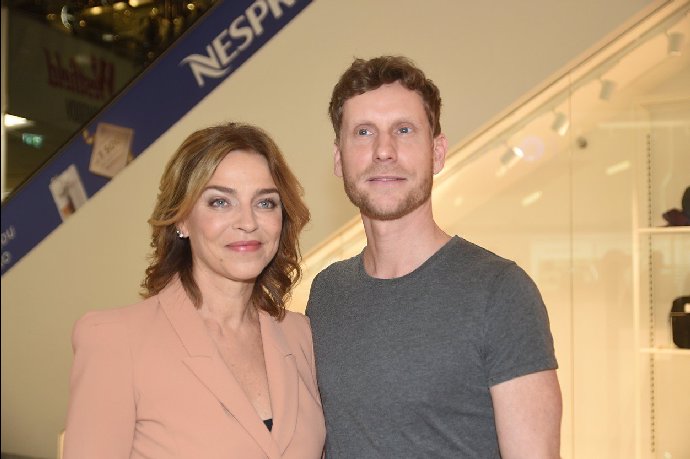 FOTO: Lucie Zedníčková a Jaromír Nosek si spolu zahráli několikrát před kamerou. – stránka 67