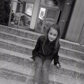 Z Elišky se vyloupla krásná holka.