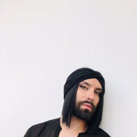 Daří se jí však dobře. A s velkým návratem přišla i velká změna.