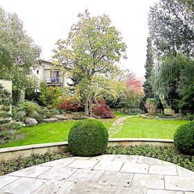 Moc pěkná zahrada.