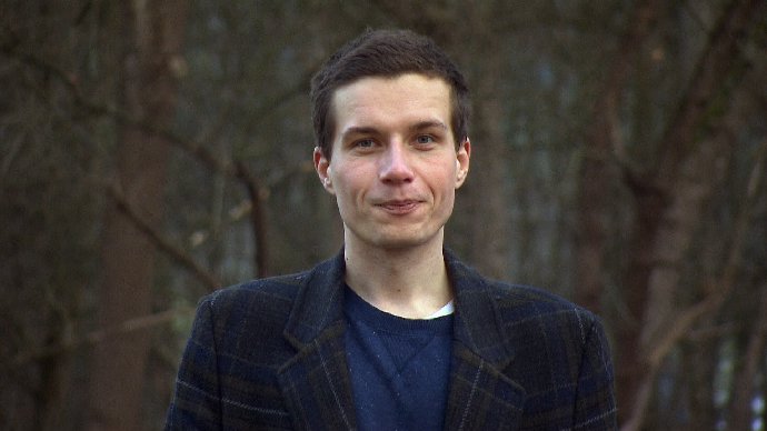 FOTO: Daniel se na konci pobytu dojetím rozpláče. – stránka 857