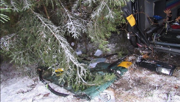 FOTO: V Třebechovicích pod Orebem havaroval autobus, převrátil se do příkopu – stránka 479