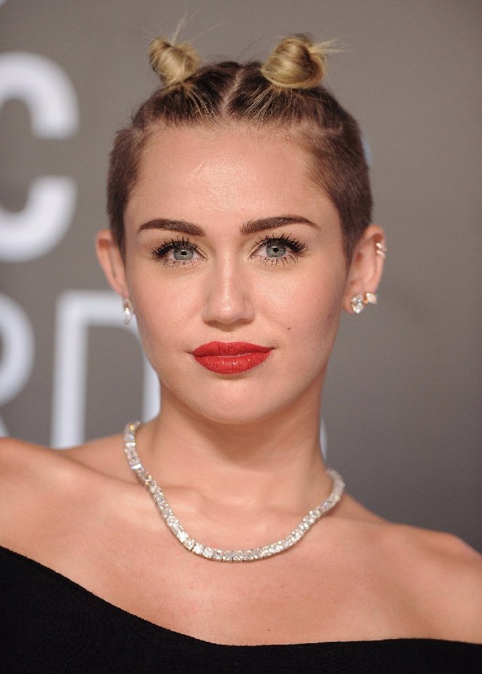 Foto k tématu Miley Cyrus – stránka 235
