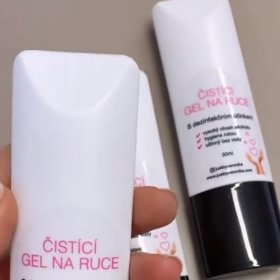 Veronika Kopřivová má gely skutečně na skladě a lidem to ukázala.