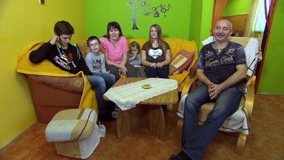 FOTO: Soňa a Standa jsou rodiče k pohledání - ona doma nehne ani prstem, Standa do sebe klopí alkohol a je agresivní.