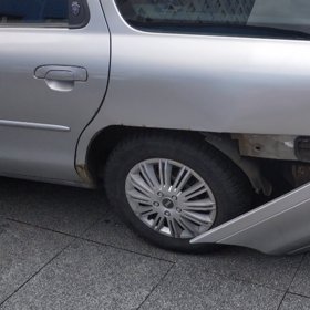 Na voze je škoda okolo 20 tisíc korun.