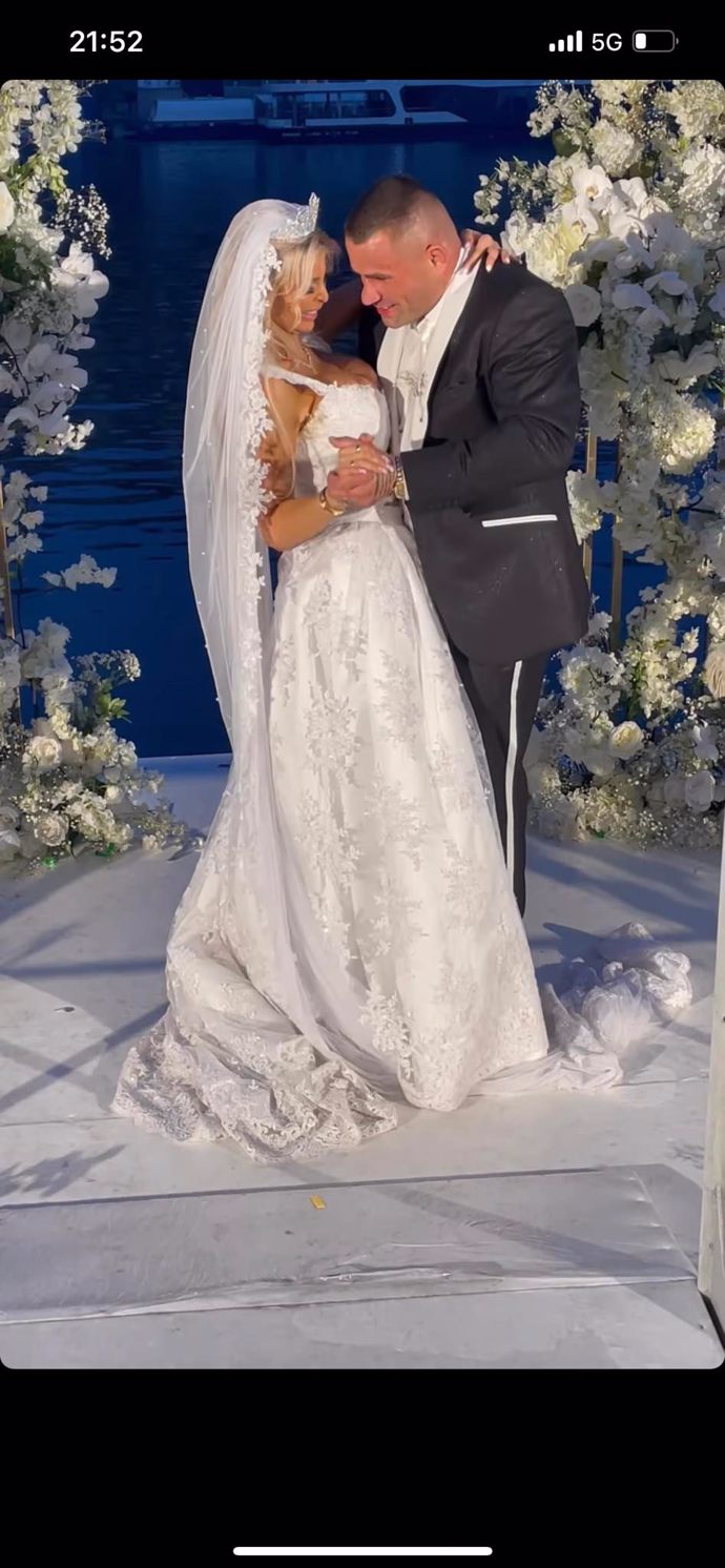 FOTO: Byl to pro ně šťastný den. – stránka 1875