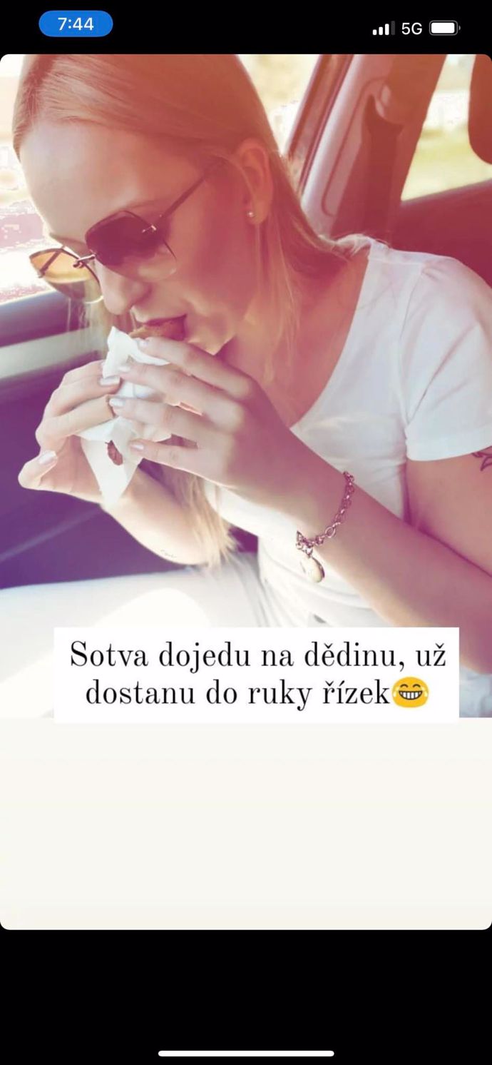 FOTO: Tereza Hlůšková přidává na sociální sítě snímky ze života. – stránka 60