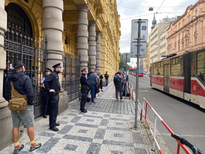 FOTO: V pondělí 12. září začal soud s Andrejem Babišem v centru Prahy. – stránka 1154