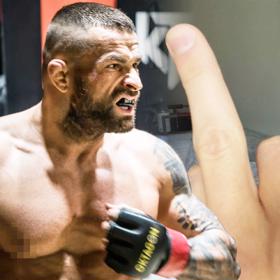 Jon Mariánek vyzval Karlose Vémolu. Nabízí mu 10 milionů korun.