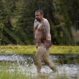 Souboj na talíři nabídl opravdu pikantní záběry. Punčochář svým kolegům ukradl oblečení. 