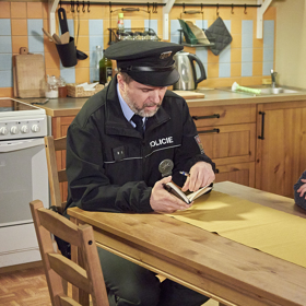 Napadení přišli vyšetřovat muži zákona. 