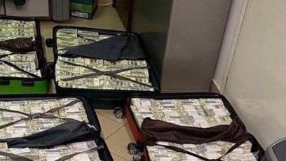 FOTO: Miliony dolarů a eur v kufrech.