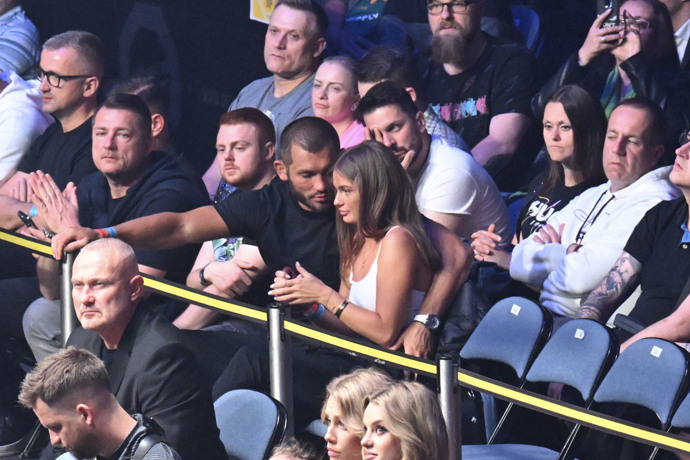 FOTO: Muradov a jeho partnerka se na Oktagonu nenudili. – stránka 354