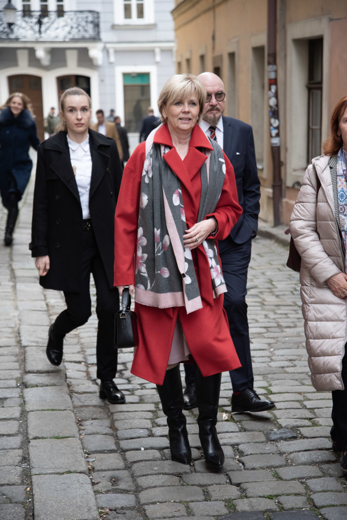 FOTO: Eva Pavlová vsadila na červenou a krémovou barvu. – stránka 2843