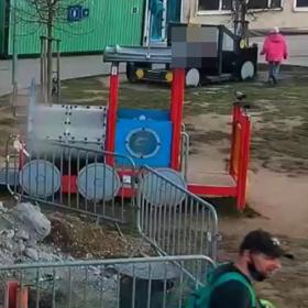 Muž onanoval před dívkou ve vlaku.