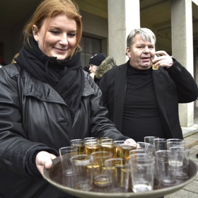 Petr Hošek se dočkal netypického pohřbu. Ve strašnickém krematoriu tekl alkohol proudem. 