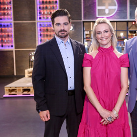 Stálí členové poroty Kamila Douděrová a Šimon Caban s moderátorem Vojtou Kotkem.