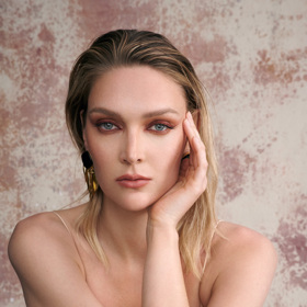 Victoria se věnuje charitě.