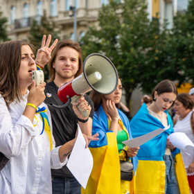 Byli zde hlavně mladí lidé.