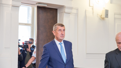 FOTO: Andrej Babiš vchází do soudní síně.