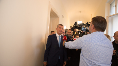 FOTO: Andrej Babiš na chodbě Městského soudu, který projednává jeho případ.