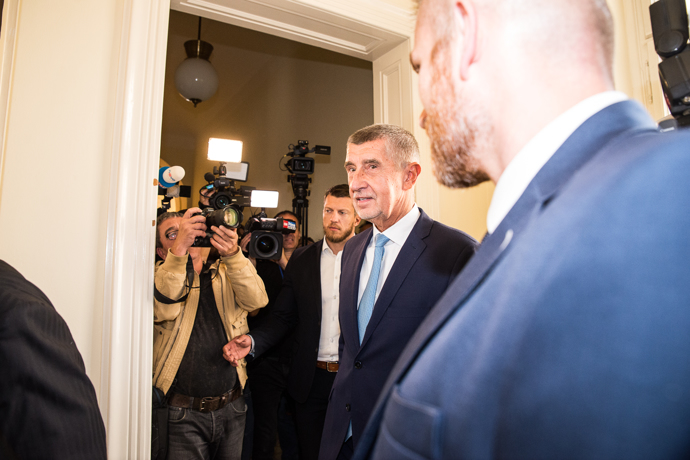 FOTO: O soud s Andrejem Babišem je velký zájem. – stránka 351