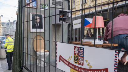 FOTO: Podle Milion chvilek pro demokracii patří Andrej Babiš za mříže.