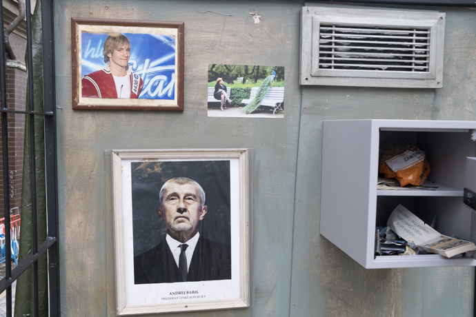 FOTO: Obsah "cely", kterou "Chvilkaři" připravili pro Andreje Babiše. – stránka 339