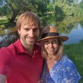 Adam Vojtěch s manželkou.