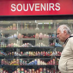 Samozřejmě nemohou chybět obchody se suvenýry.