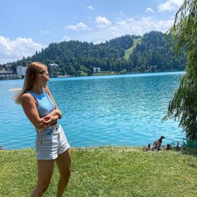 Andy Zítková u vody.