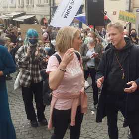 Tomáš Klus v hovoru se spolupředsedkyní Zelených Magdalenou Davis.