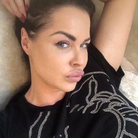 Poté studovala plzeňská práva.