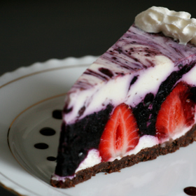 Nepečený dort s borůvkami a jahodami